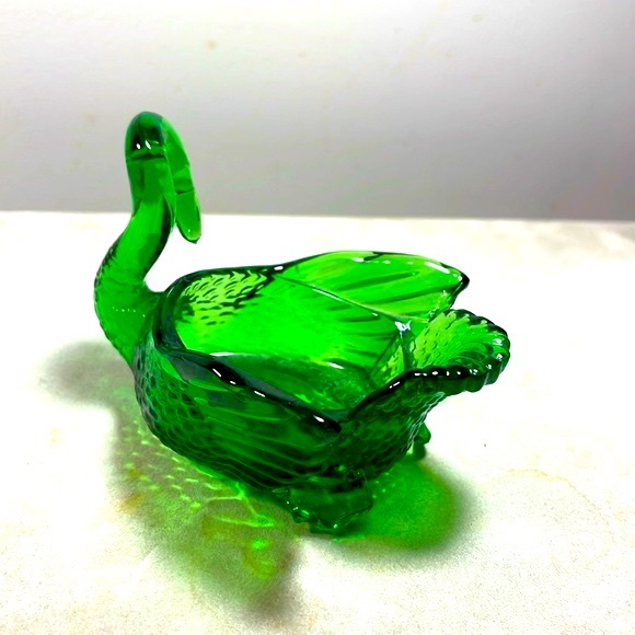 Mosser Glass Emerald Green Swan Miniature 3 Inches Vintage Pristine Condition - Picture 7 of 11